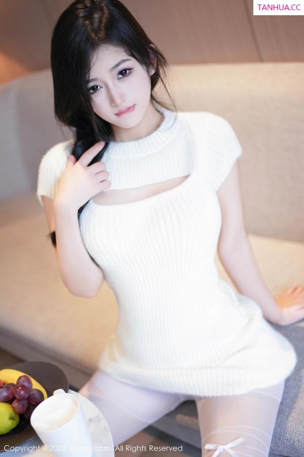 逗逗DouDou  [XiuRen]高清写真图 2023.10.20 No.7542 小逗逗 制服美腿第11张图片